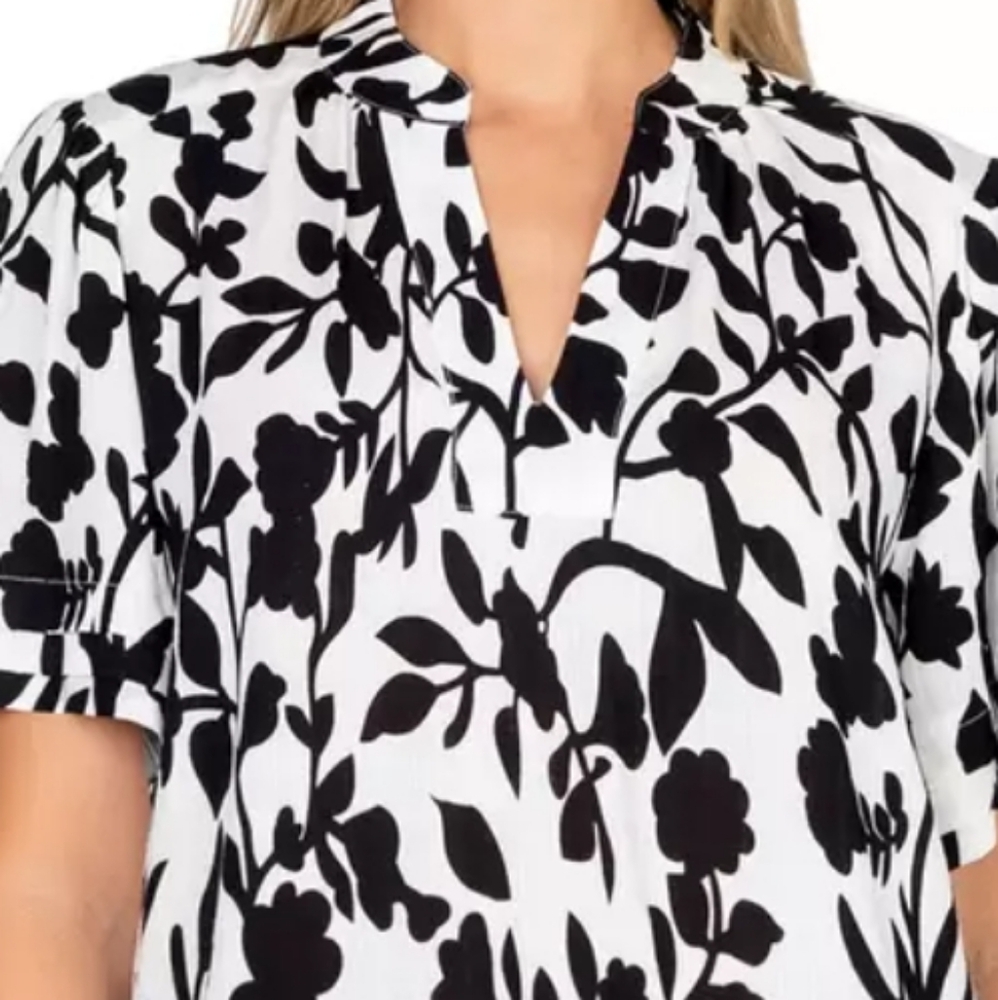 Well Worn Black and White Relaxed-fit Ruffled Short-Sleeve V-neck Floral Blouse - Picture 2 of 7